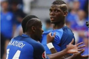 dua-pemain-timnas-prancis-blaise-matuidi-kiri-dan-paul-pogba-kanan